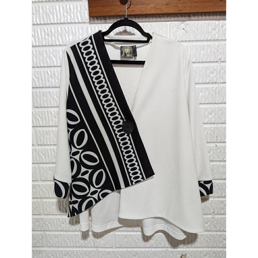 Vecceli Italy Women’s Black & White One Button Asymmetric Jacket Size Large